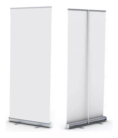 Roll-ups en blanco con bases plateadas, ideales para exhibiciones o eventos.